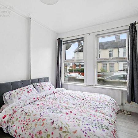 Cosy Tottenham Apartment Sleeps 4 London Bagian luar foto